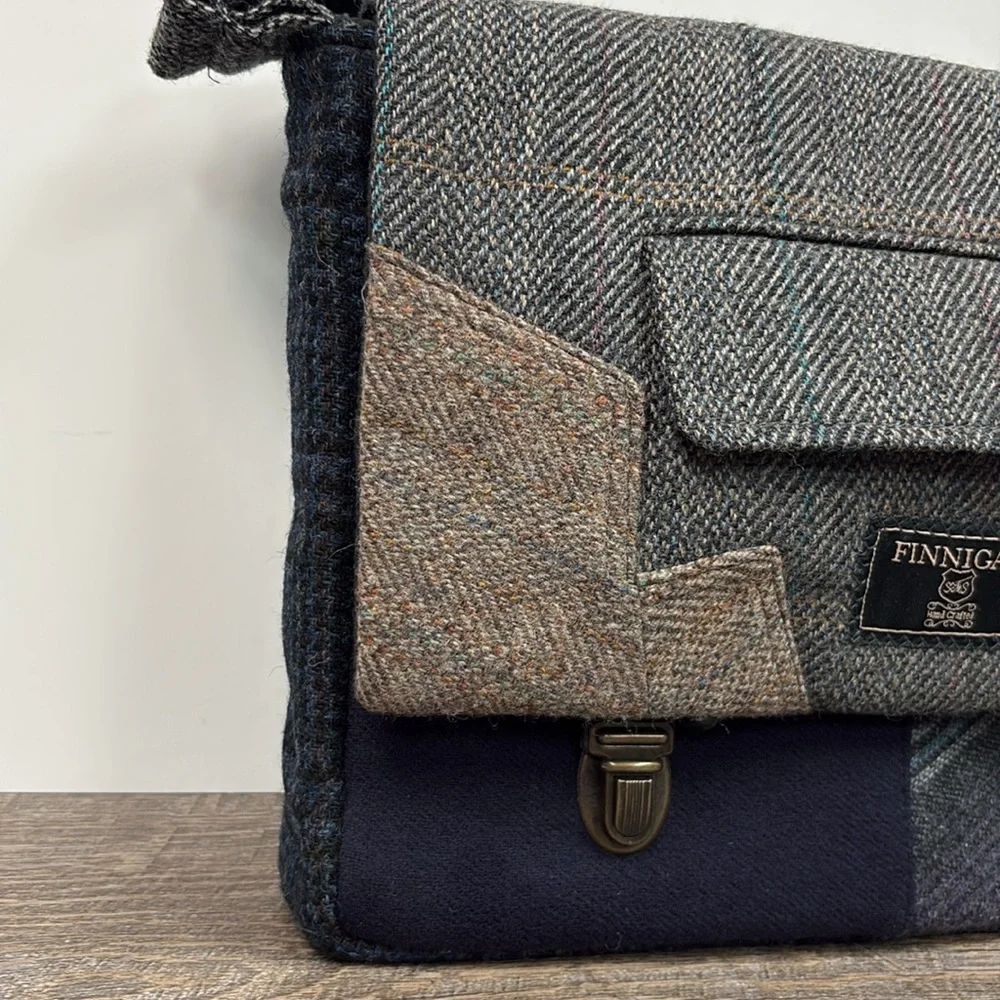 Finnigan 15” Laptop Messenger Bag